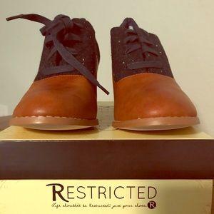 Block heel oxford size 9 cognac and blue